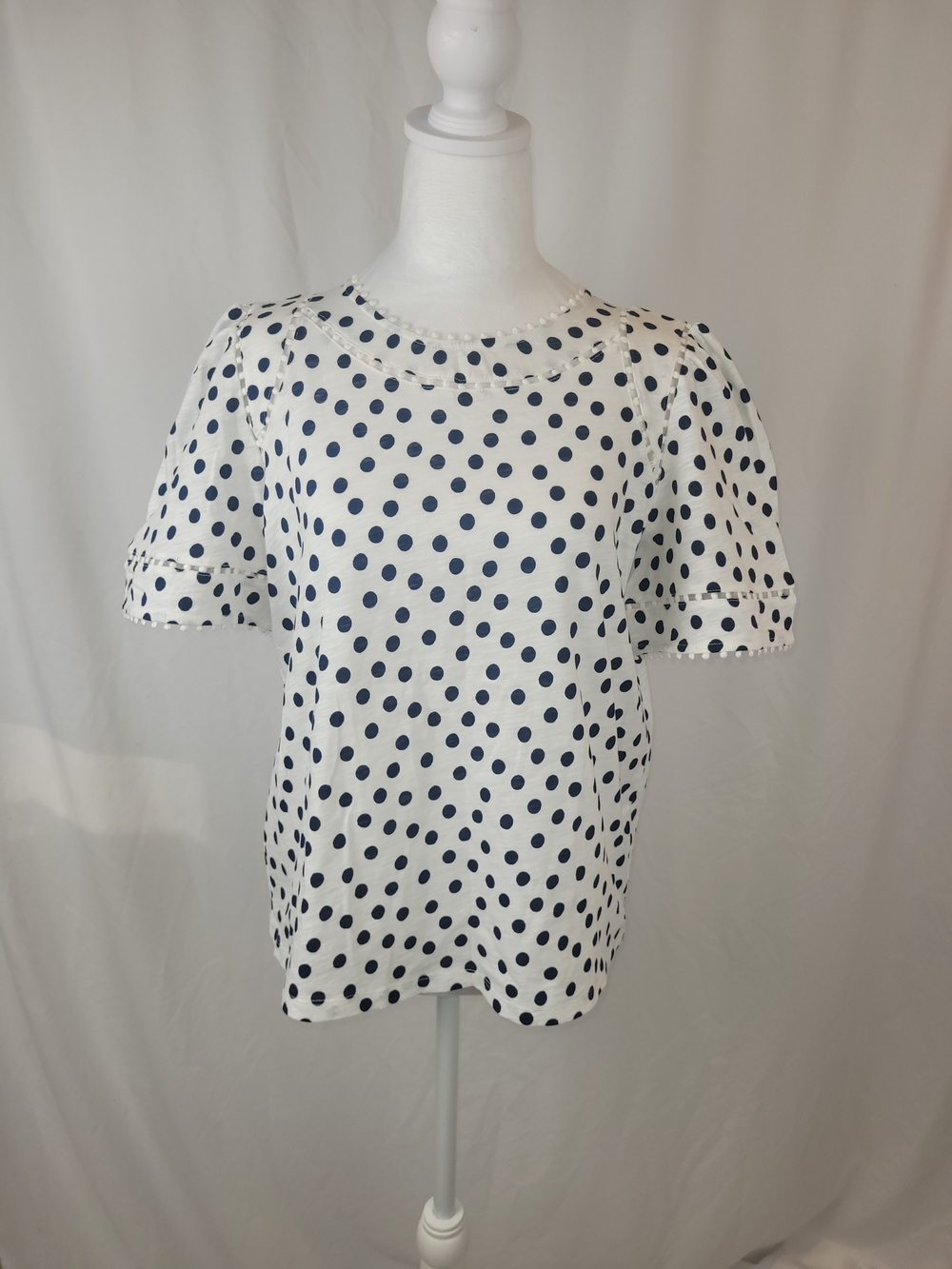 White Short Puff Sleeve Polka Dot Navy Blouse NWOT Size 8